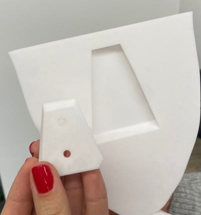 Scultura Fioriera 'Silenzio' – Eleganza da Parete in Bianco (26 cm)