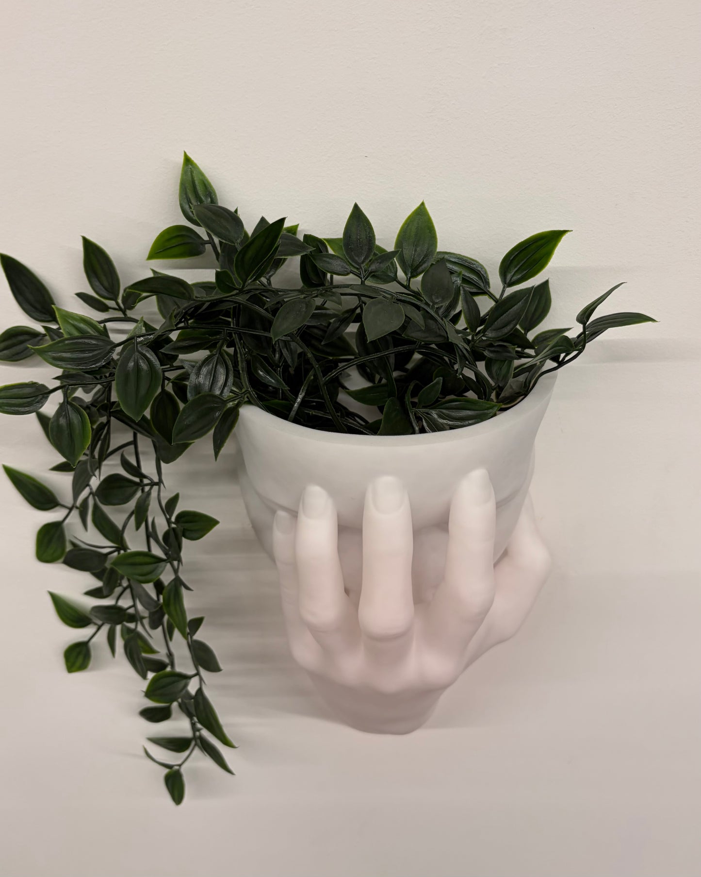 Scultura Fioriera 'Velata' – Viso Coperto in Bianco Opaco (26 cm)