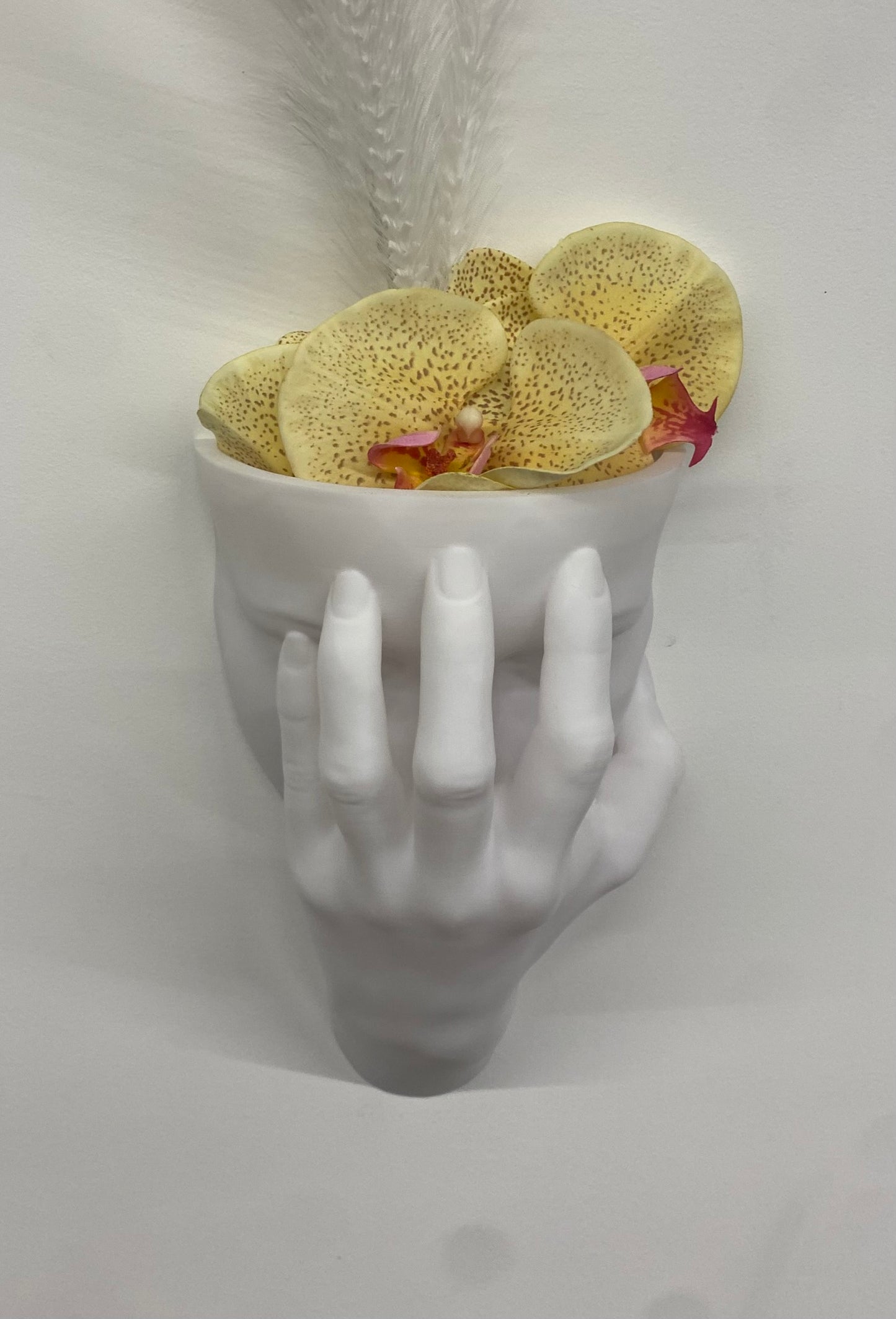 Scultura Fioriera 'Velata' – Viso Coperto in Bianco Opaco (26 cm)